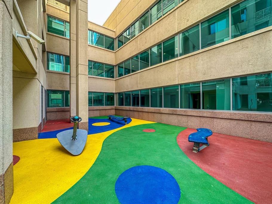 Apartment In Part Of Downtown With Amazing Pool Dubai