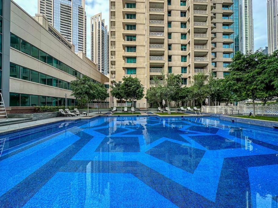 In Part Of Downtown With Amazing Pool Apartment Dubai