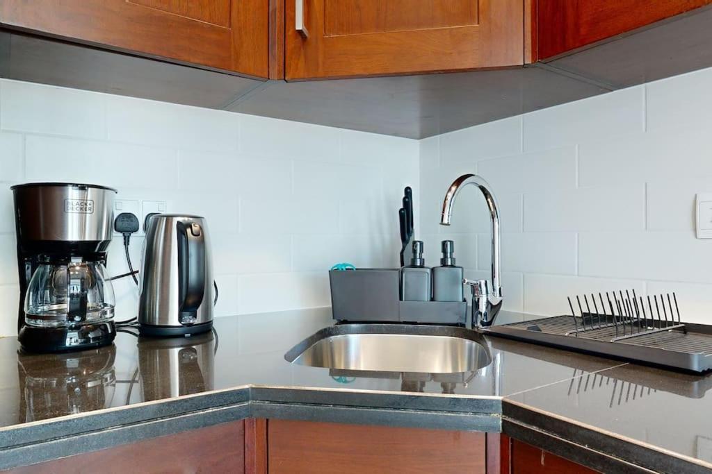 In Part Of Downtown With Amazing Pool Apartment
