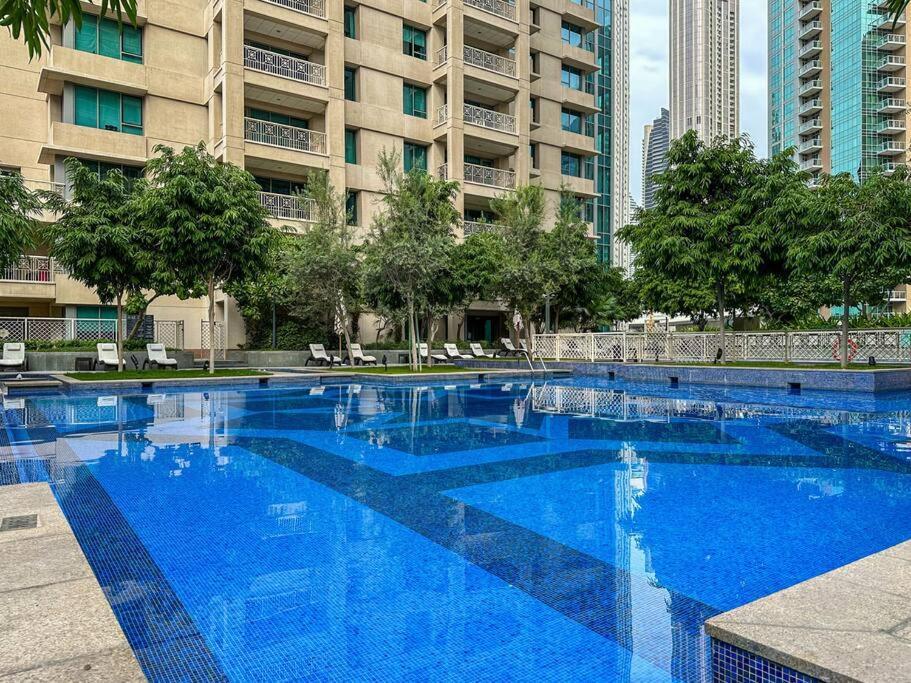 In Part Of Downtown With Amazing Pool