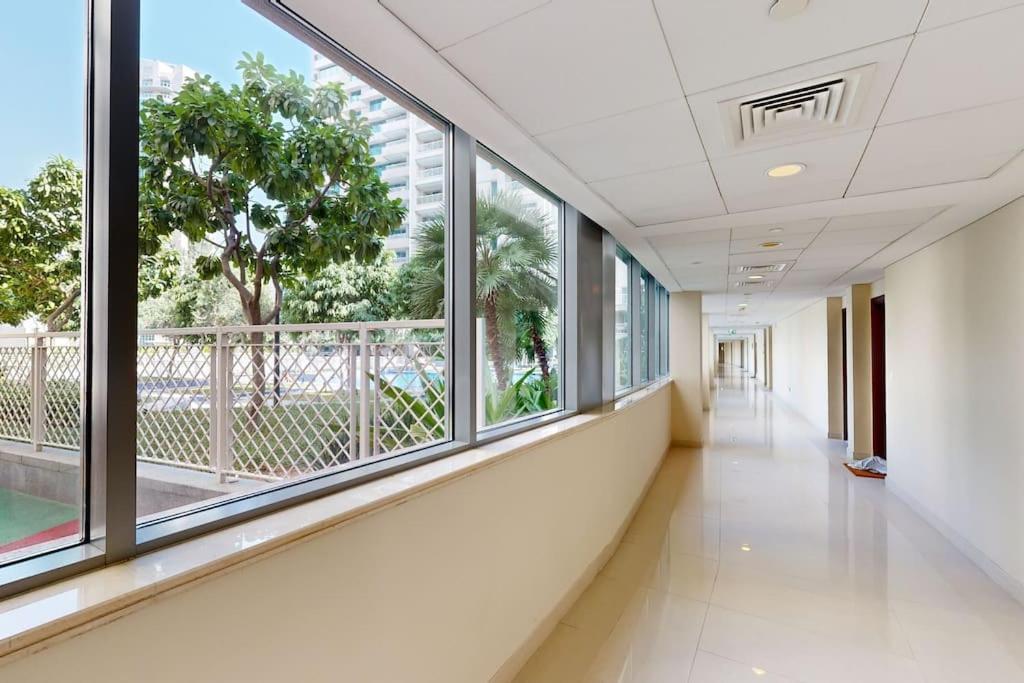 In Part Of Downtown With Amazing Pool Apartment *